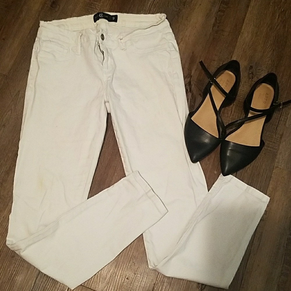 White jeans size 9